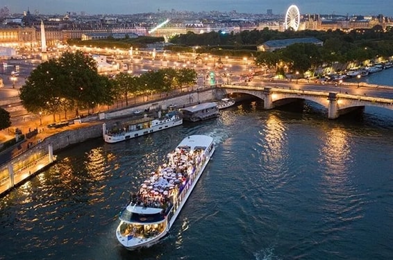 Paris boat
